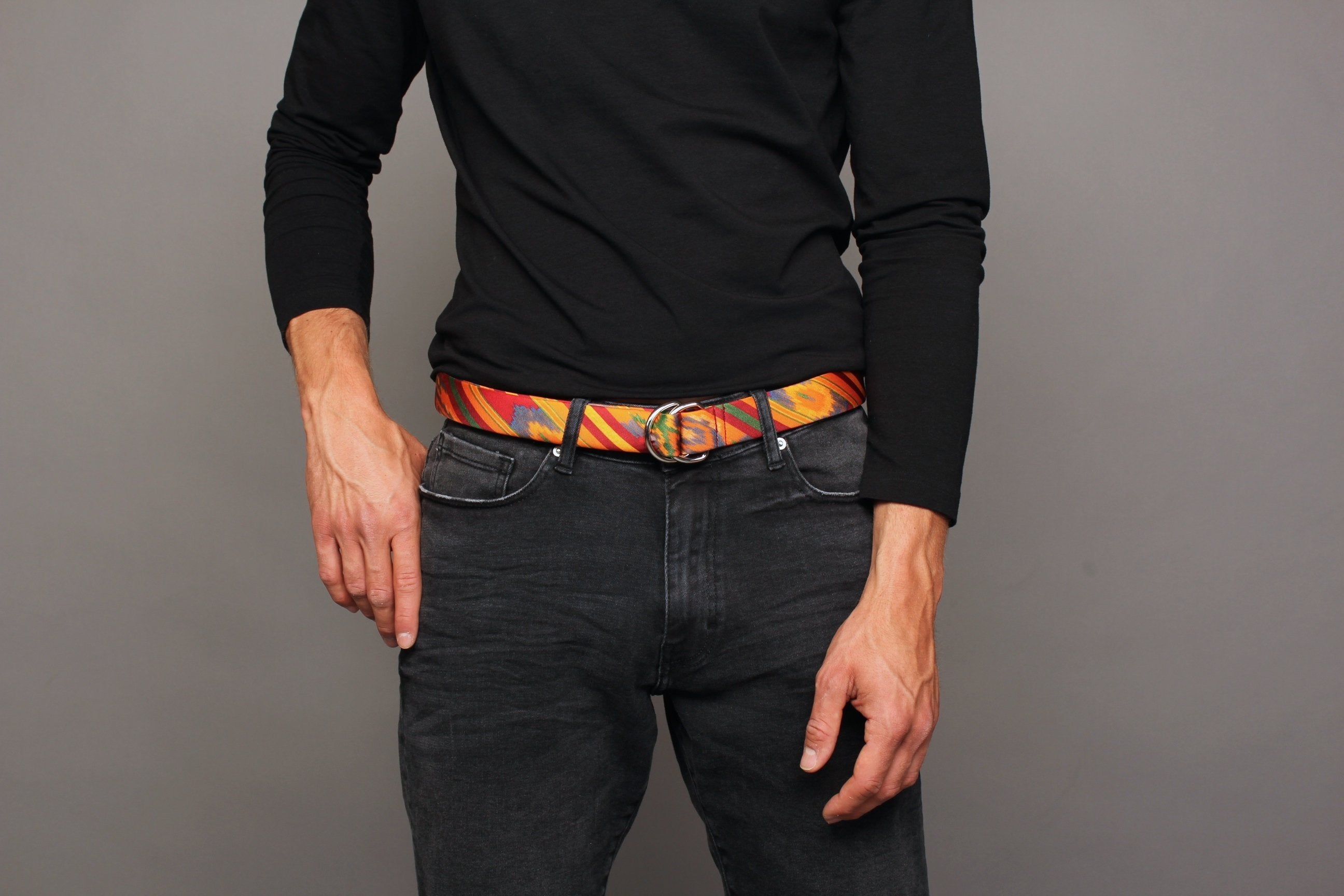 KRAGÜ ETHNO THALIA ORANGE - KRAGÜ GÜRTEL AUS SEIDE MIT SILBERNER GÜRTELSCHNALLE. DAS MODISCHE ACCESSOIRE. AUFFÄLLIG, STYLISCH UND MODERN.