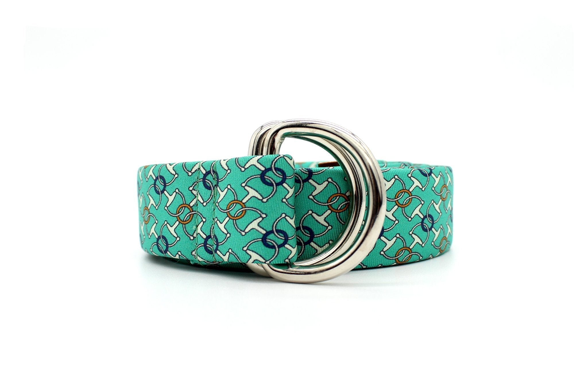 KRAGÜ STIRRUP CLASSIC GREEN - KRAGÜ GÜRTEL AUS SEIDE MIT SILBERNER GÜRTELSCHNALLE. DAS MODISCHE ACCESSOIRE. AUFFÄLLIG, STYLISCH UND MODERN.