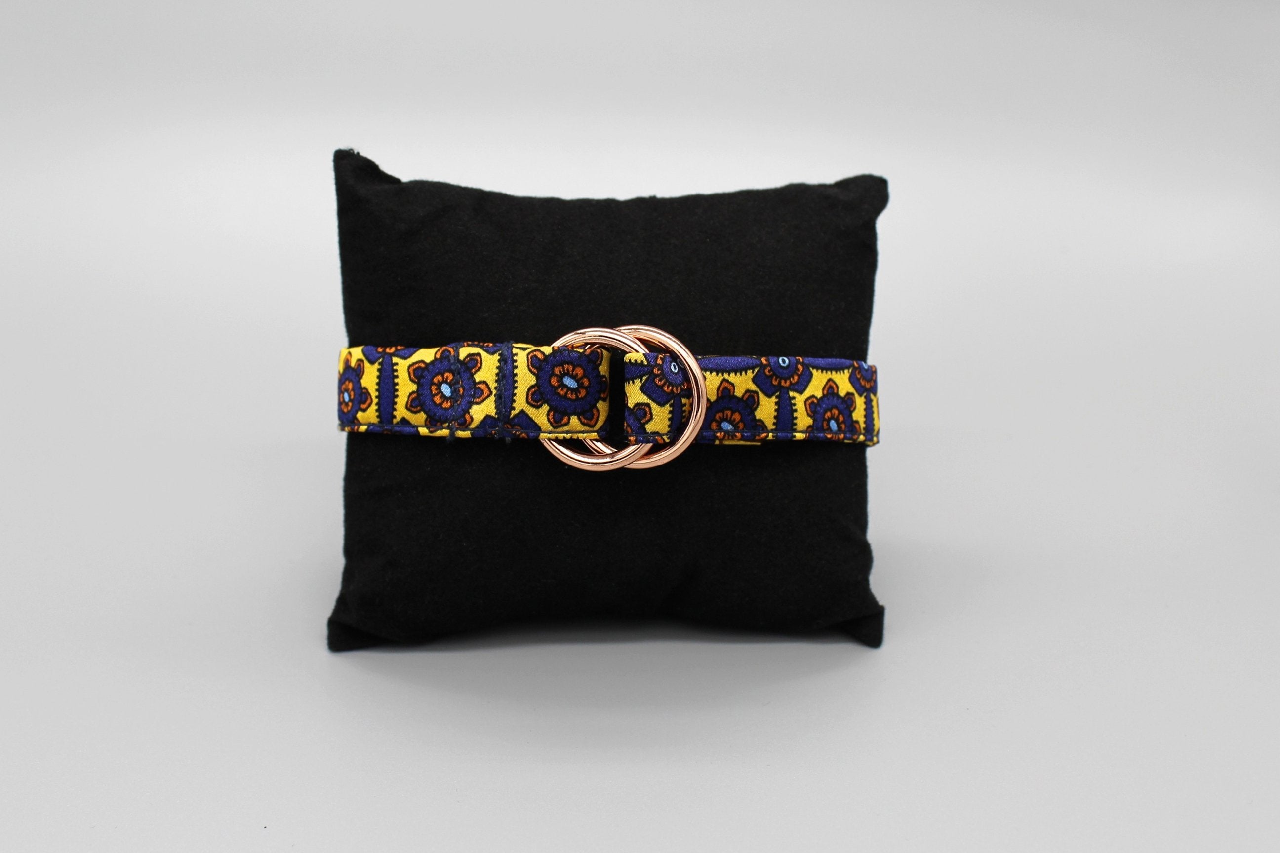 KRAGÜ BRACELET HIPPIE FLOWER - ROSÉ - KRAGÜ ARMBAND UNISEX ARMBAND. MODERNES UND STYLISCHEN SEIDENARMBAND