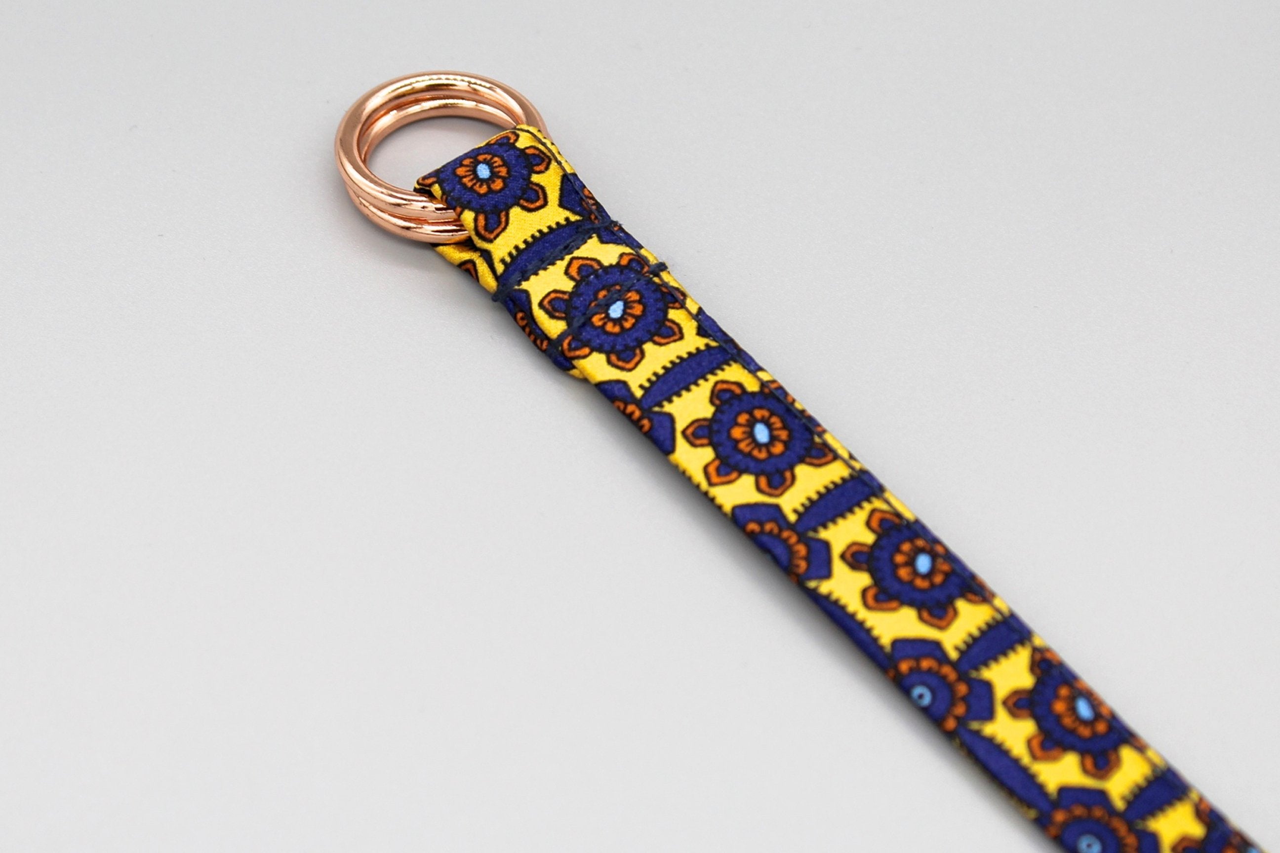 KRAGÜ BRACELET HIPPIE FLOWER - ROSÉ - KRAGÜ ARMBAND UNISEX ARMBAND. MODERNES UND STYLISCHEN SEIDENARMBAND