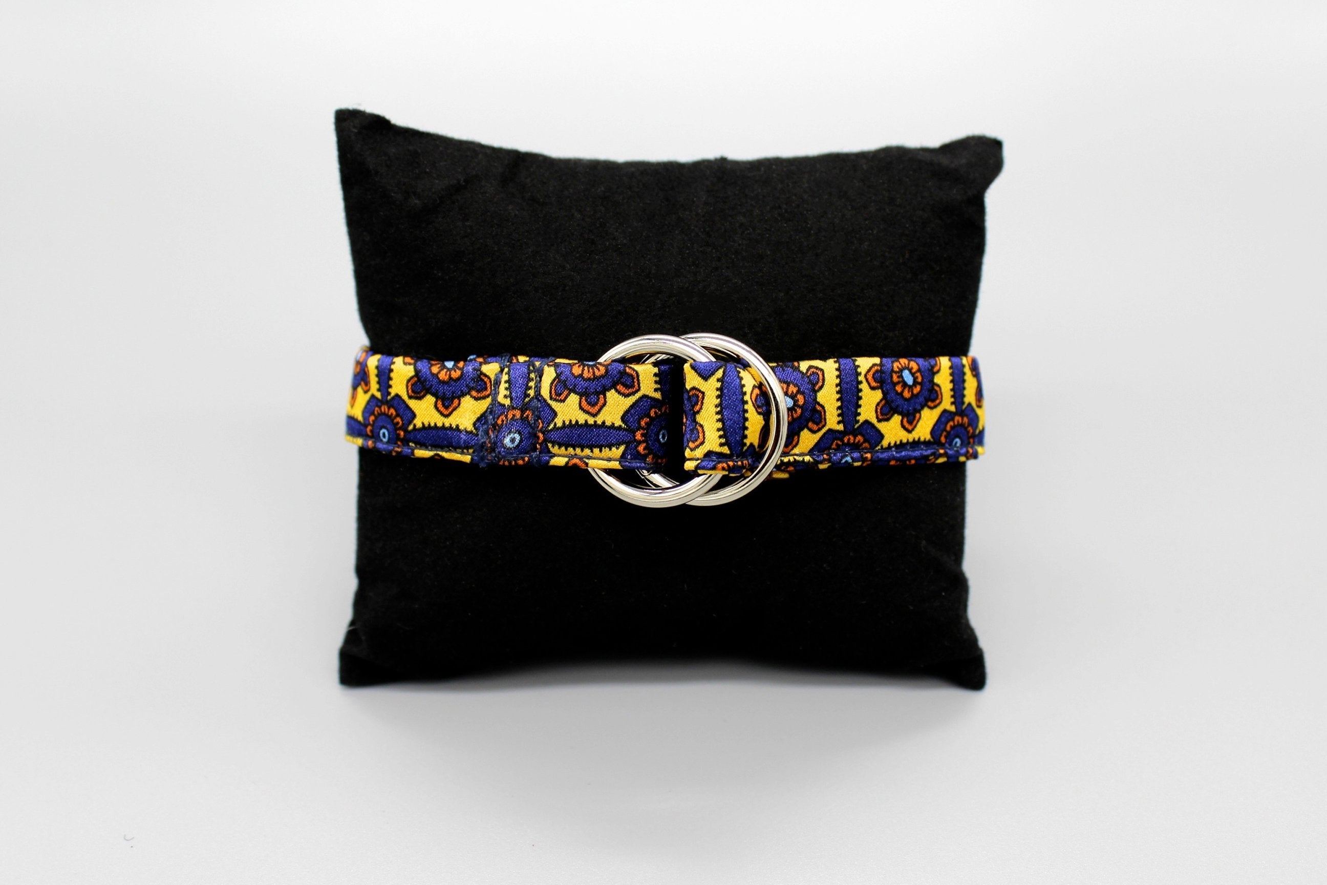KRAGÜ BRACELET HIPPIE FLOWER - SILVER - KRAGÜ ARMBAND UNISEX ARMBAND. MODERNES UND STYLISCHEN SEIDENARMBAND