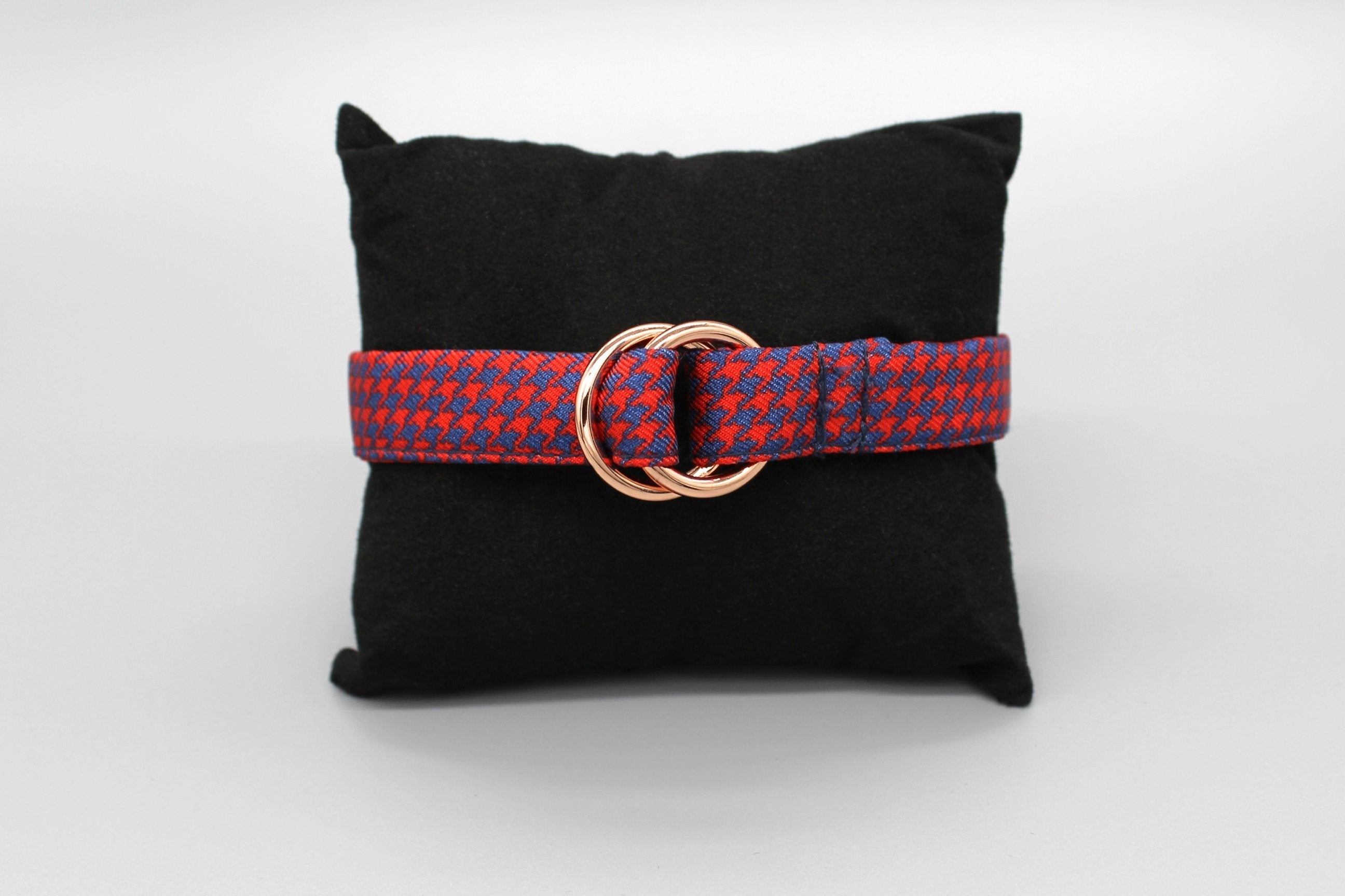 KRAGÜ BRACELET RED HOUNDSTOOTH - ROSÉ - KRAGÜ ARMBAND UNISEX ARMBAND. MODERNES UND STYLISCHEN SEIDENARMBAND