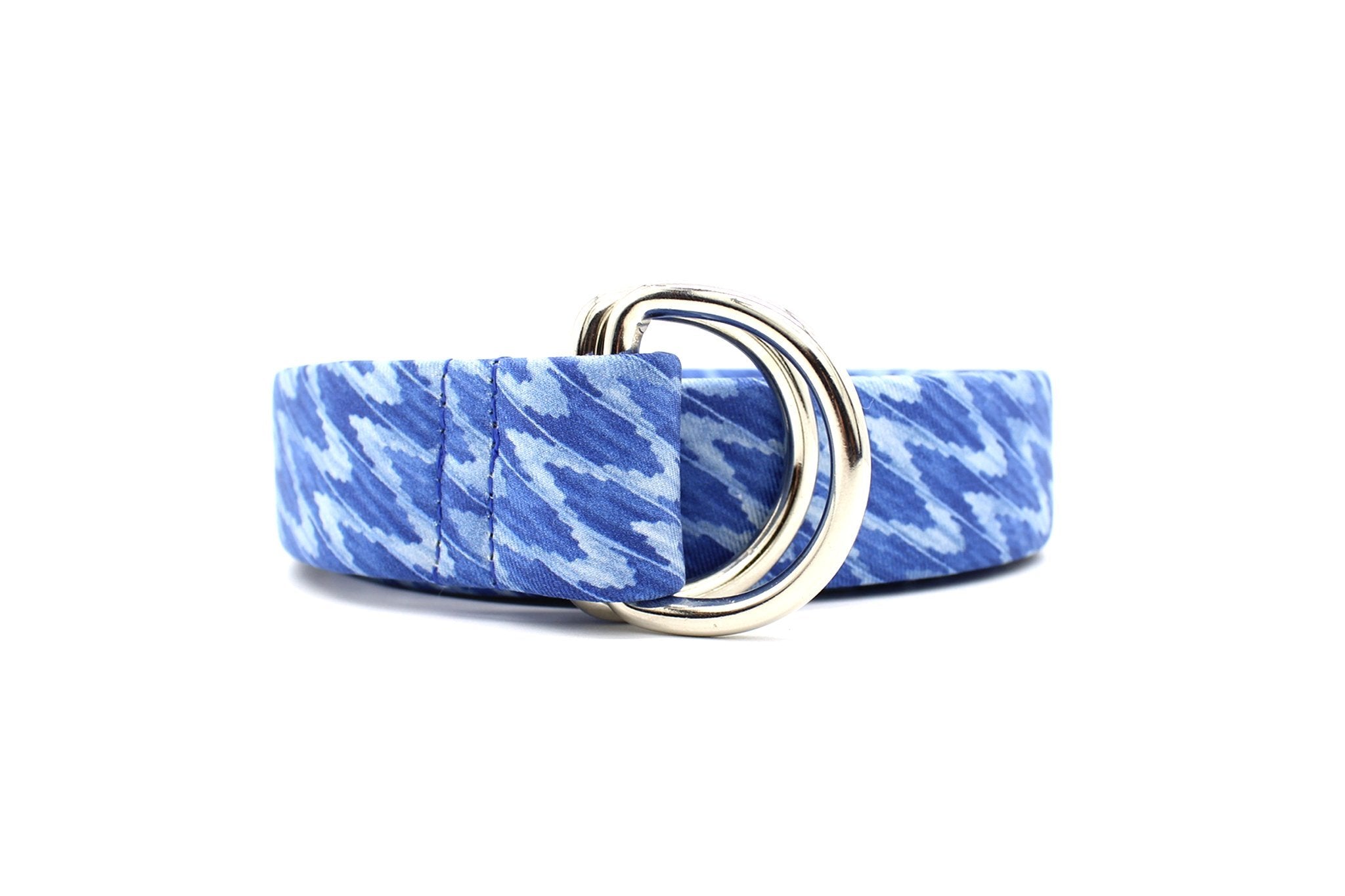 KRAGÜ DEEP BLUE WAVES - KRAGÜ GÜRTEL AUS SEIDE MIT SILBERNER GÜRTELSCHNALLE. DAS MODISCHE ACCESSOIRE. AUFFÄLLIG, STYLISCH UND MODERN.