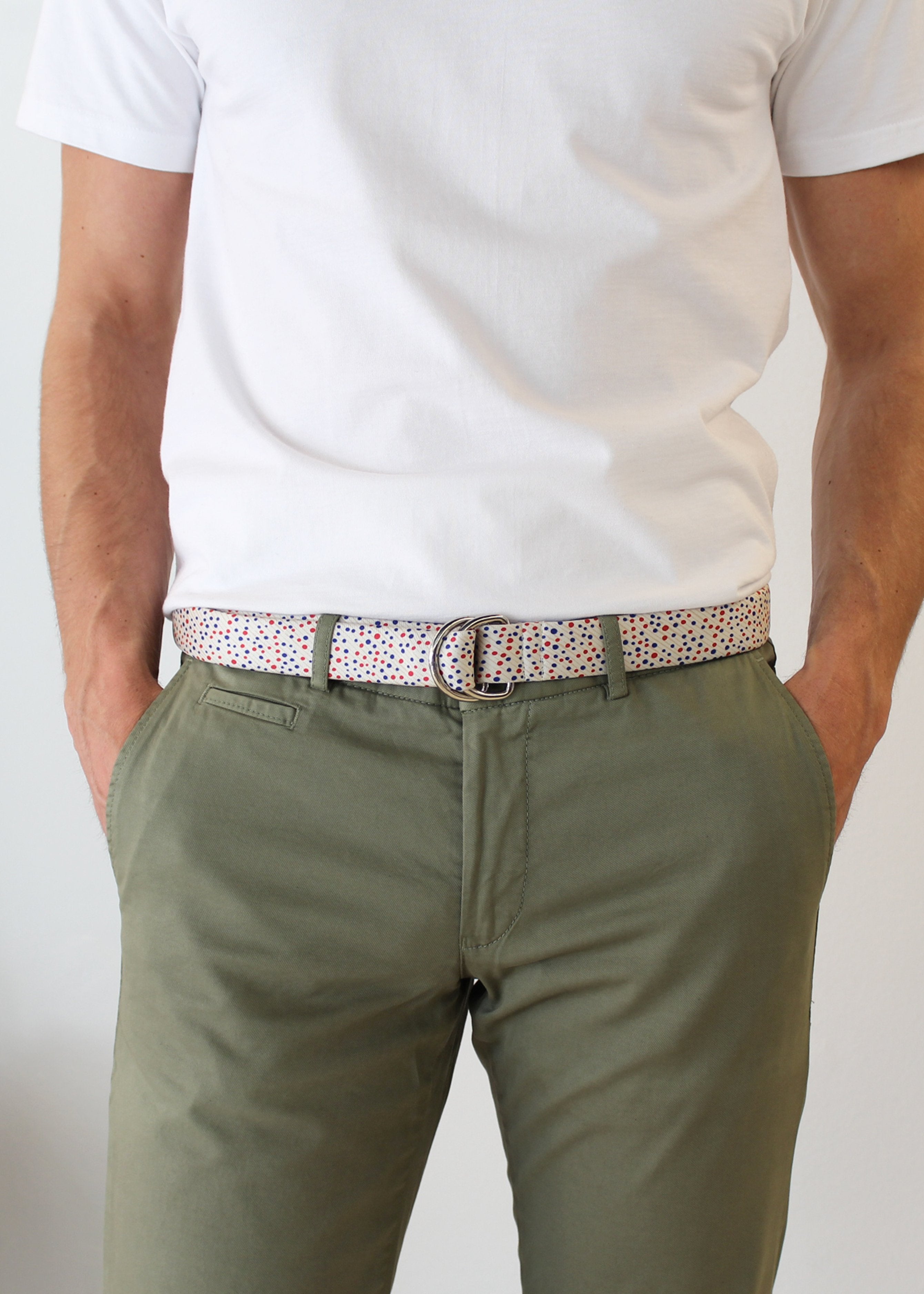 KRAGÜ DOTS RED X BLUE - KRAGÜ GÜRTEL AUS SEIDE MIT SILBERNER GÜRTELSCHNALLE. DAS MODISCHE ACCESSOIRE. AUFFÄLLIG, STYLISCH UND MODERN.