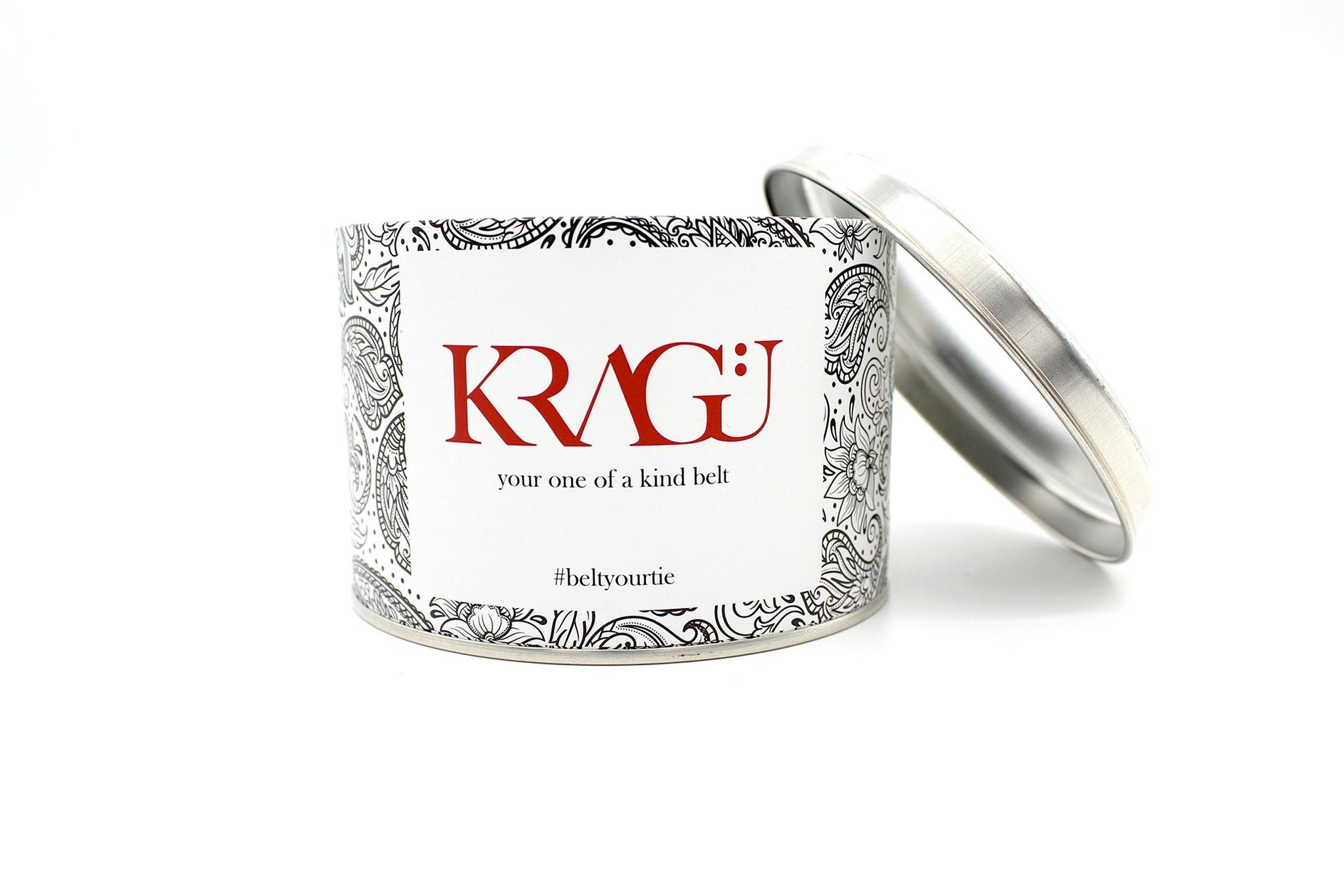 KRAGÜ PAISLEY RED X WHITE - KRAGÜ GÜRTEL AUS SEIDE MIT SILBERNER GÜRTELSCHNALLE. DAS MODISCHE ACCESSOIRE. AUFFÄLLIG, STYLISCH UND MODERN.