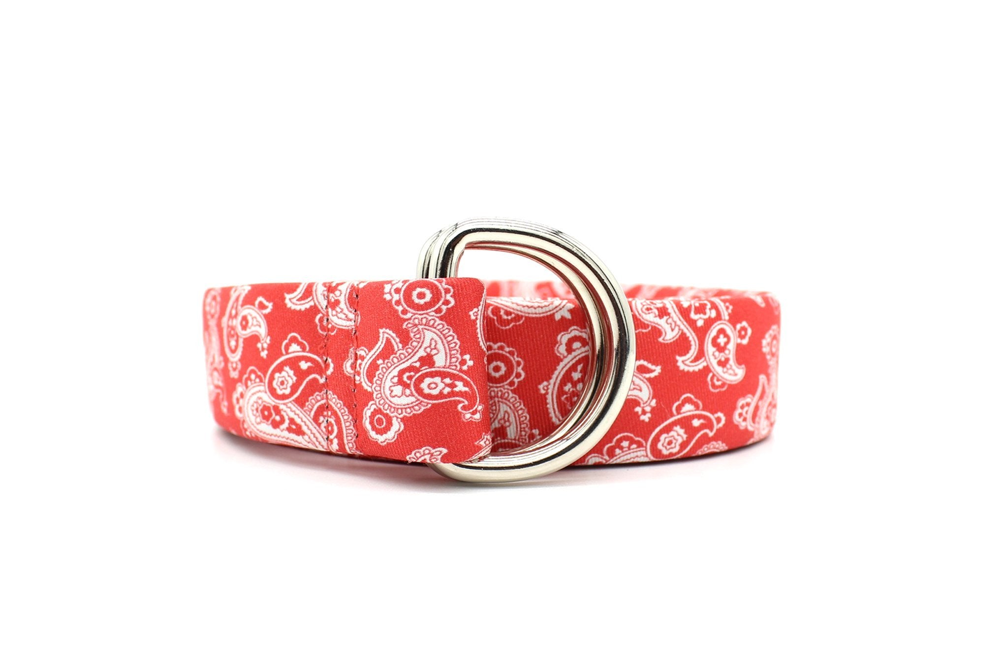 KRAGÜ PAISLEY RED X WHITE - KRAGÜ GÜRTEL AUS SEIDE MIT SILBERNER GÜRTELSCHNALLE. DAS MODISCHE ACCESSOIRE. AUFFÄLLIG, STYLISCH UND MODERN.