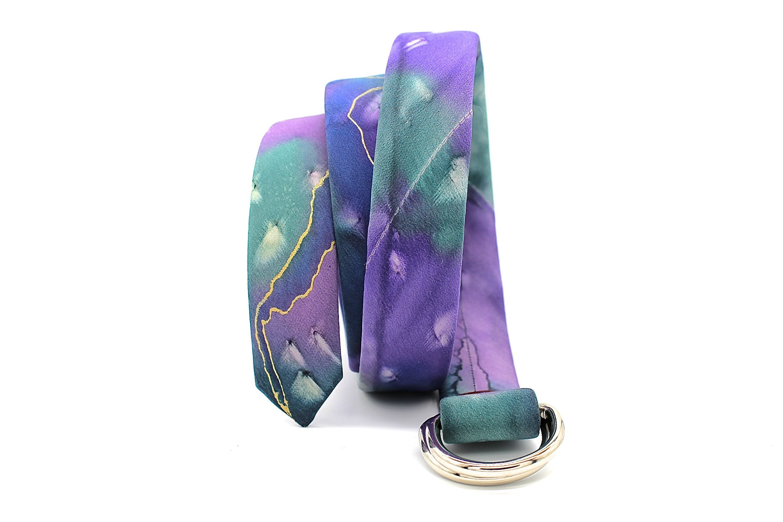 KRAGÜ PASTEL ART - KRAGÜ GÜRTEL AUS SEIDE MIT SILBERNER GÜRTELSCHNALLE. DAS MODISCHE ACCESSOIRE. AUFFÄLLIG, STYLISCH UND MODERN.