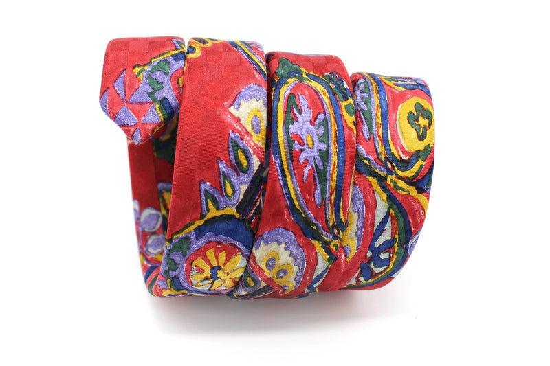 KRAGÜ PHANTASIE MULTICOLOR - KRAGÜ GÜRTEL AUS SEIDE MIT SILBERNER GÜRTELSCHNALLE. DAS MODISCHE ACCESSOIRE. AUFFÄLLIG, STYLISCH UND MODERN.