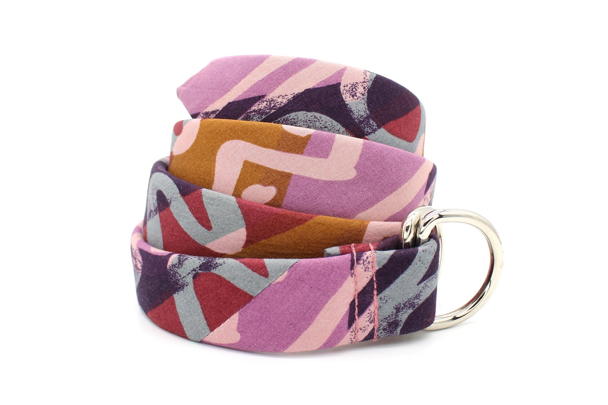 KRAGÜ PURPLE ABSTRACT - KRAGÜ GÜRTEL AUS SEIDE MIT SILBERNER GÜRTELSCHNALLE. DAS MODISCHE ACCESSOIRE. AUFFÄLLIG, STYLISCH UND MODERN.