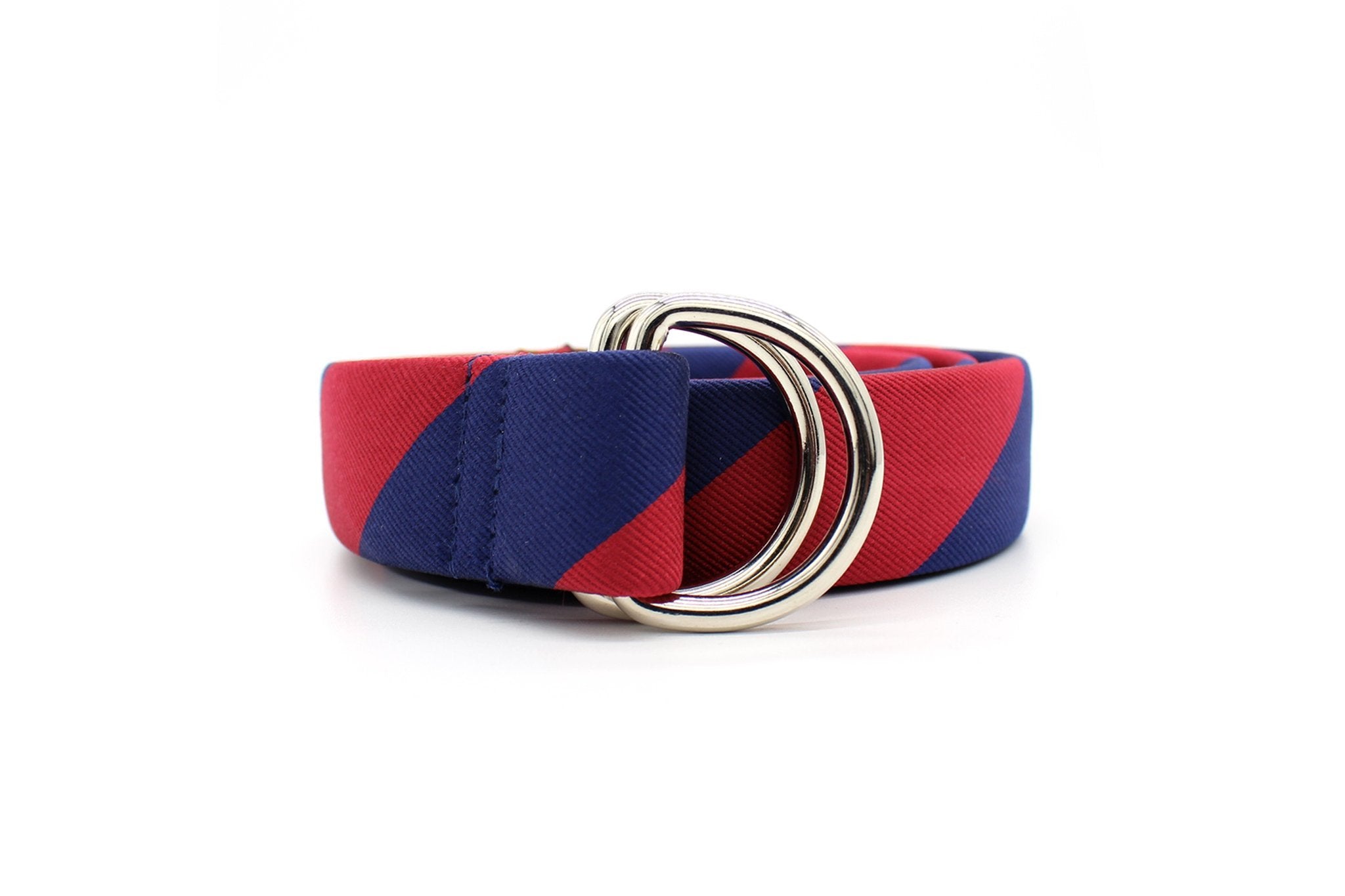 KRAGÜ ROYAL STRIPES RED BLUE - KRAGÜ GÜRTEL AUS SEIDE MIT SILBERNER GÜRTELSCHNALLE. DAS MODISCHE ACCESSOIRE. AUFFÄLLIG, STYLISCH UND MODERN.